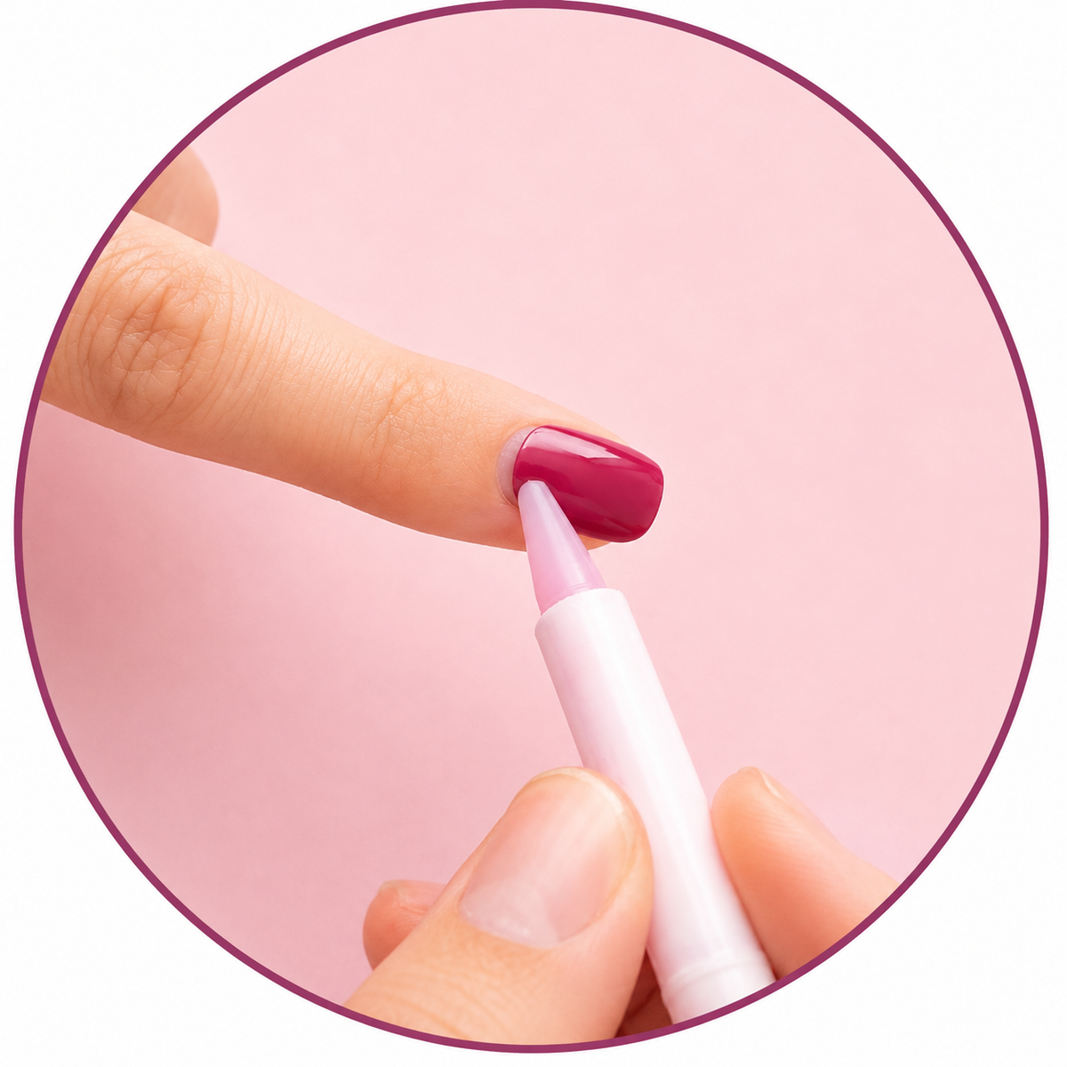 Remover auf den Nagelrand geben