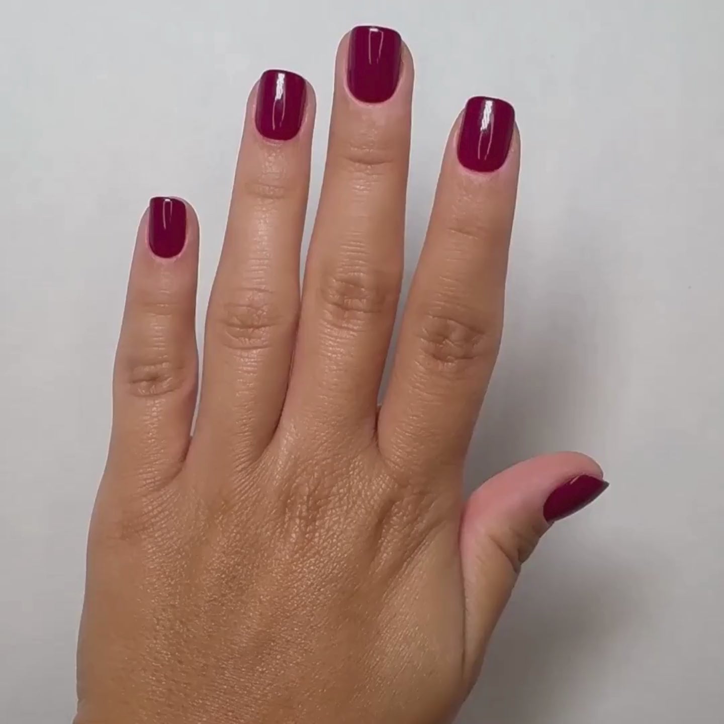 Magic Berry Extra Short Square Press-On Nails im Tragevideo