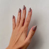 Chai Cream Medium Almond Press-On Nails im Tragevideo