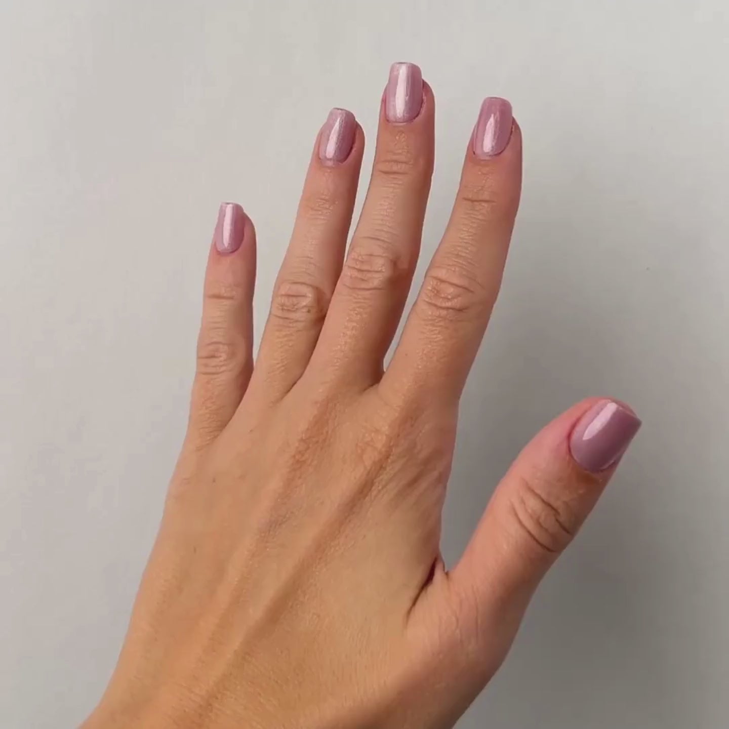 Candy Cateye Medium Square Press-On Nails im Tragevideo