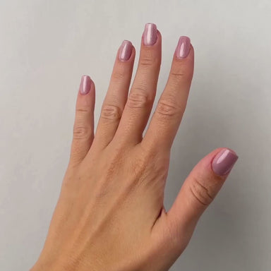 Candy Cateye Medium Square Press-On Nails im Tragevideo