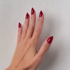 Berry Cherry Medium Almond Press-On Nails im Tragevideo